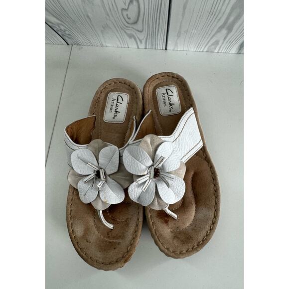 Clarks Artisan White Leather Floral Wedge Thong Sandals Women's 7M - Picture 3 of 9